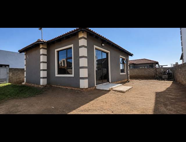 2 BEDROOM FREEHOLD FOR SALE IN VANDERBIJLPARK CE 4